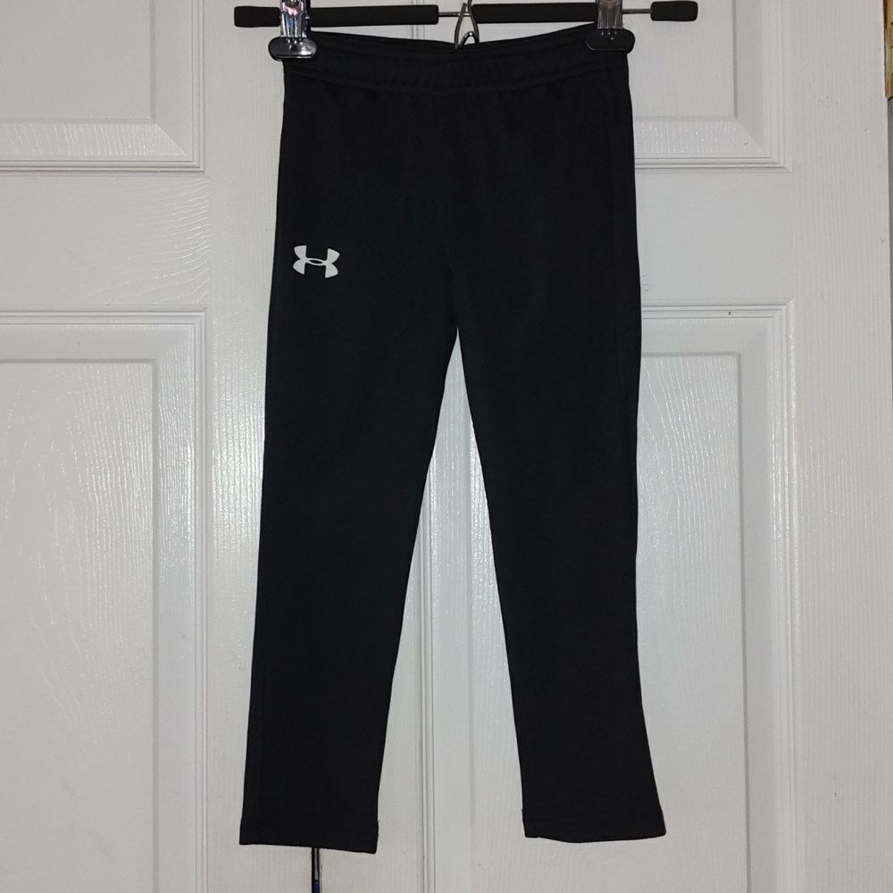 Under Armour wordmark black track comfy pull on pants  Sz 4  Side logo  NWOT